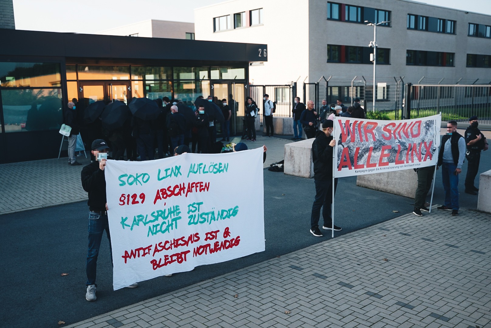 Du betrachtest gerade Einzeltäter rechts, »kriminelle Vereinigungen« links