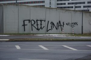 Mehr über den Artikel erfahren Soligrüße an Lina bei der Silvester-Demo zum Frauenknast in Lichtenberg