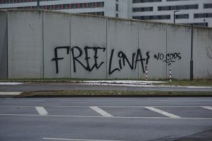 You are currently viewing Soligrüße an Lina bei der Silvester-Demo zum Frauenknast in Lichtenberg