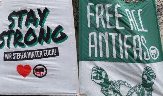 Read more about the article Grußwort der Mütter der angeklagten AntifaschistInnen